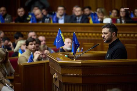 Ukrayna Devlet Başkanı Zelenski, Ukrayna Parlamentosu'nda 5 maddelik Zafer Planı'nı açıkladı