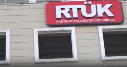 RTÜK, SZC TV’ye “Aklın Yolu” programı nedeniyle üst sınırdan idari para cezası verdi