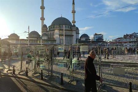 Taksim ve çevresine 8 Mart bariyerleri