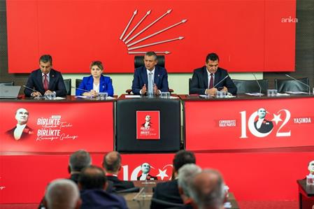 Özgür Özel, il başkanları toplantısına başkanlık etti... 81 il başkanı dava öncesi Ankara'da olacak