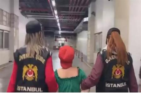 Beyoğlu'nda kadının boynuna tasma takıp gezdirdi: 2 tutuklama