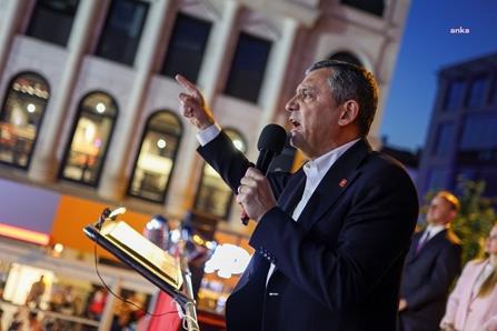 Özgür Özel partisinin Esenyurt'ta düzenlediği 'Millet İradesine Sahip Çıkıyor' mitinginde konuştu.